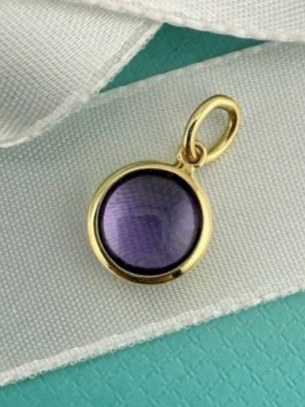 Tiffany 18k yellow gold amethyst dot charm